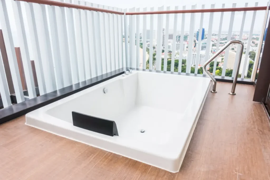 Jacuzzi tub on a terrace with a beautiful urban landscape.